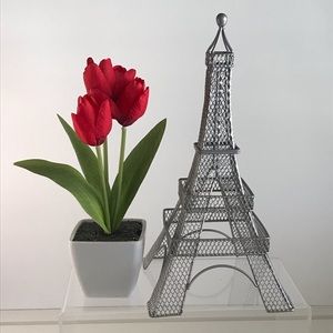 NWOT - Eiffel Tower Sculpture Made in Metal In A Mesh Pattern